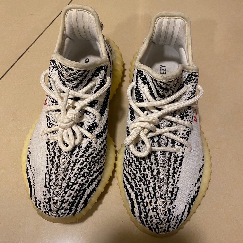 90% new Yeezy with sales receipt